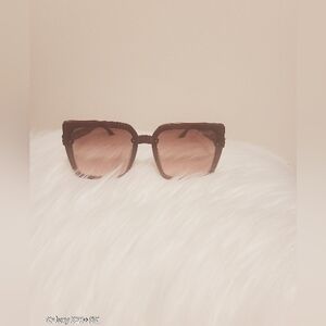 Chic Brown Gradient Sunglasses